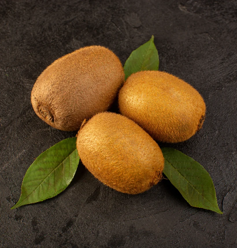 Fresh Chikoo (Sapota) fruits from Kales Agro – naturally sweet and farm fresh